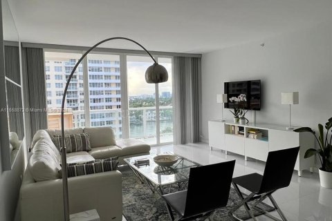 Condo in Miami Beach, Florida, 1 bedroom  № 1385810 - photo 2