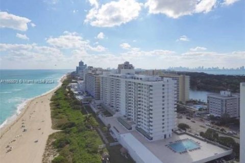 Condo in Miami Beach, Florida, 1 bedroom  № 1385810 - photo 1