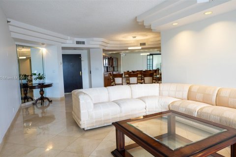 Condo in Aventura, Florida, 2 bedrooms  № 674539 - photo 25