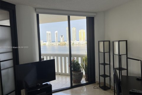 Condo in Aventura, Florida, 2 bedrooms  № 674539 - photo 19