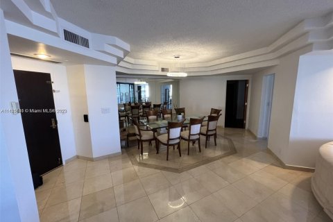 Condo in Aventura, Florida, 2 bedrooms  № 674539 - photo 4