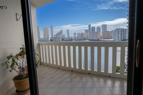 Condo in Aventura, Florida, 2 bedrooms  № 674539 - photo 29