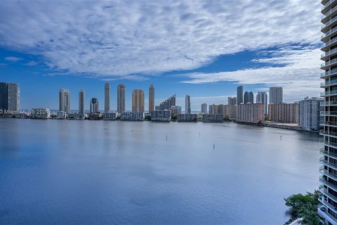 Condo in Aventura, Florida, 2 bedrooms  № 674539 - photo 30