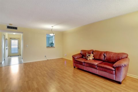 Condo in Margate, Florida, 2 bedrooms  № 850353 - photo 26