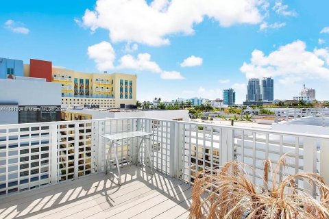 Condo in Miami Beach, Florida, 2 bedrooms  № 1181753 - photo 9