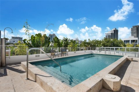 Condo in Miami Beach, Florida, 2 bedrooms  № 1181753 - photo 23