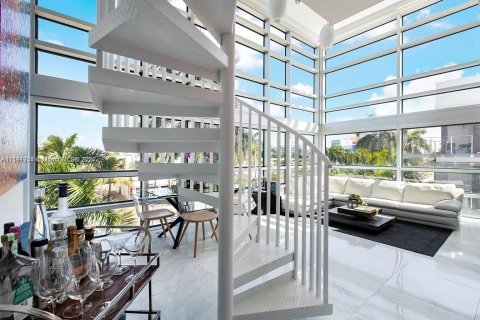 Condo in Miami Beach, Florida, 2 bedrooms  № 1181753 - photo 2