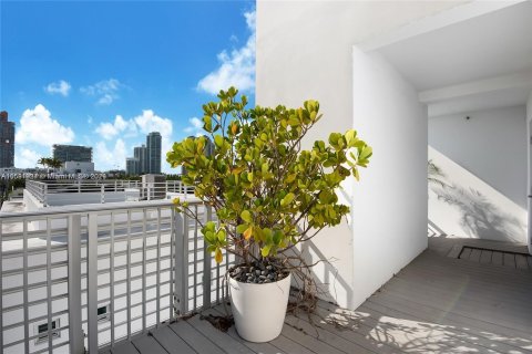 Condo in Miami Beach, Florida, 2 bedrooms  № 1181753 - photo 21