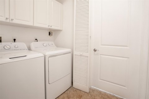 Condo in Sunrise, Florida, 2 bedrooms  № 1328119 - photo 20