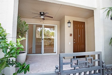 Condo in Sunrise, Florida, 2 bedrooms  № 1328119 - photo 5