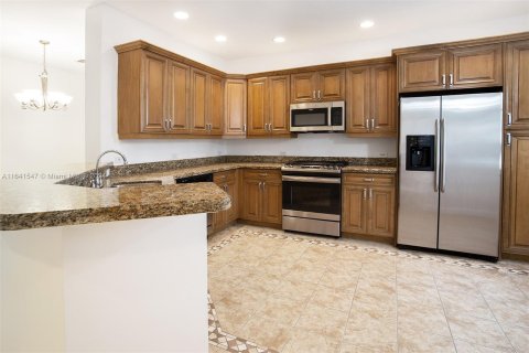 Condo in Sunrise, Florida, 2 bedrooms  № 1328119 - photo 12