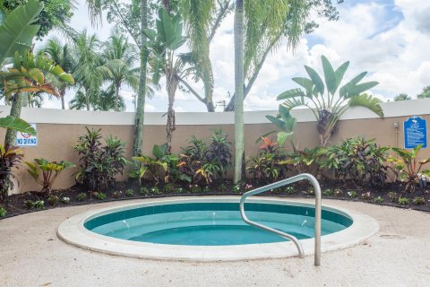 Condo in West Palm Beach, Florida, 2 bedrooms  № 1216175 - photo 8