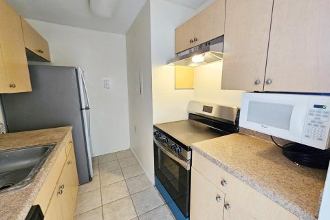 Condo in West Palm Beach, Florida, 2 bedrooms  № 1216175 - photo 13