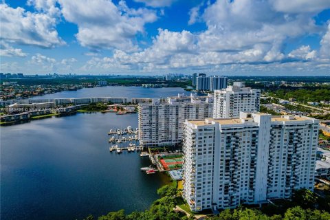 Condo in Aventura, Florida, 2 bedrooms  № 1372344 - photo 3