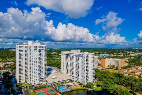 Condo in Aventura, Florida, 2 bedrooms  № 1372344 - photo 1