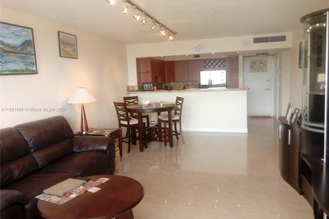 Condo in Hallandale Beach, Florida, 1 bedroom  № 1372348 - photo 6