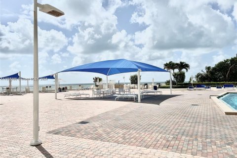 Condo in Hallandale Beach, Florida, 1 bedroom  № 1372348 - photo 27