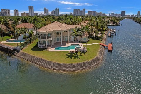 Villa ou maison à vendre à Hollywood, Floride: 7 chambres, 656.45 m2 № 424007 - photo 1