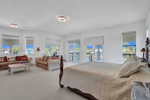Villa ou maison à vendre à Hollywood, Floride: 7 chambres, 656.45 m2 № 424007 - photo 15