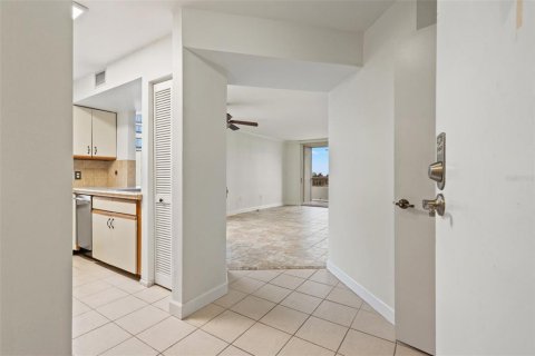 Copropriété à vendre à Clearwater, Floride: 1 chambre, 68.75 m2 № 1346617 - photo 2