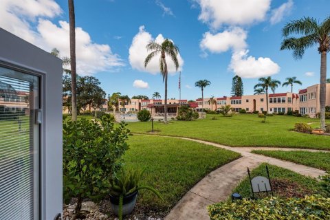 Condo in Seminole, Florida, 1 bedroom  № 1375255 - photo 9