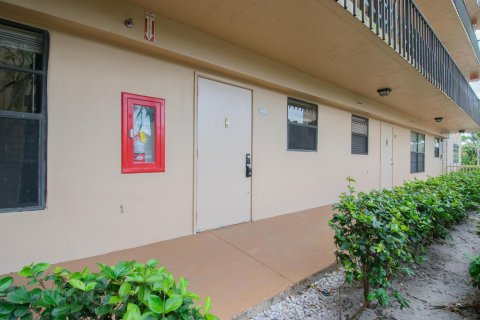 Купить кондоминиум в Лейк-Уорт, Флорида 2 спальни, 94.76м2, № 1151923 - фото 2