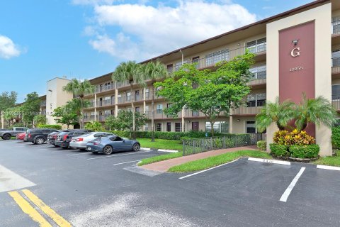 Condo in Pembroke Pines, Florida, 2 bedrooms  № 1375499 - photo 24