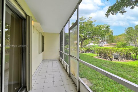 Copropriété à vendre à Pembroke Pines, Floride: 2 chambres, 88.54 m2 № 1375499 - photo 28