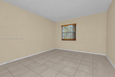 Copropriété à vendre à Pembroke Pines, Floride: 2 chambres, 88.54 m2 № 1375499 - photo 14