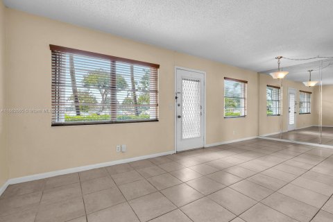 Copropriété à vendre à Pembroke Pines, Floride: 2 chambres, 88.54 m2 № 1375499 - photo 5