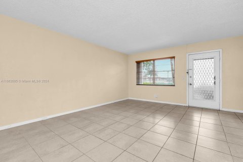 Copropriété à vendre à Pembroke Pines, Floride: 2 chambres, 88.54 m2 № 1375499 - photo 6