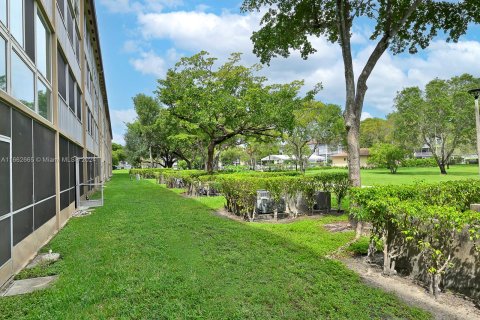 Condo in Pembroke Pines, Florida, 2 bedrooms  № 1375499 - photo 25