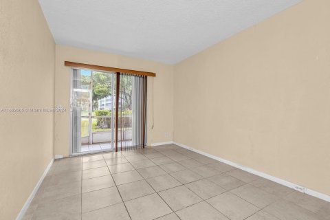 Copropriété à vendre à Pembroke Pines, Floride: 2 chambres, 88.54 m2 № 1375499 - photo 12