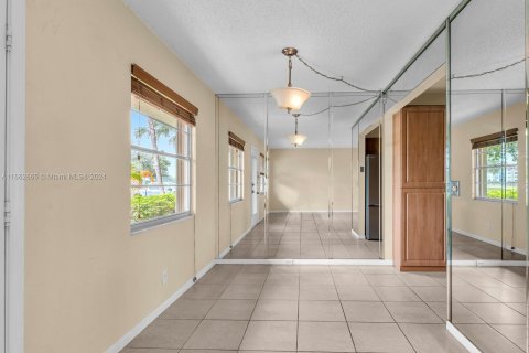 Copropriété à vendre à Pembroke Pines, Floride: 2 chambres, 88.54 m2 № 1375499 - photo 10