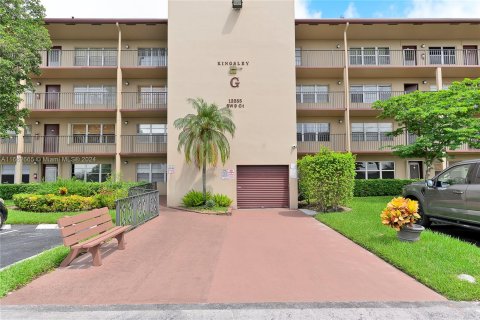 Copropriété à vendre à Pembroke Pines, Floride: 2 chambres, 88.54 m2 № 1375499 - photo 1