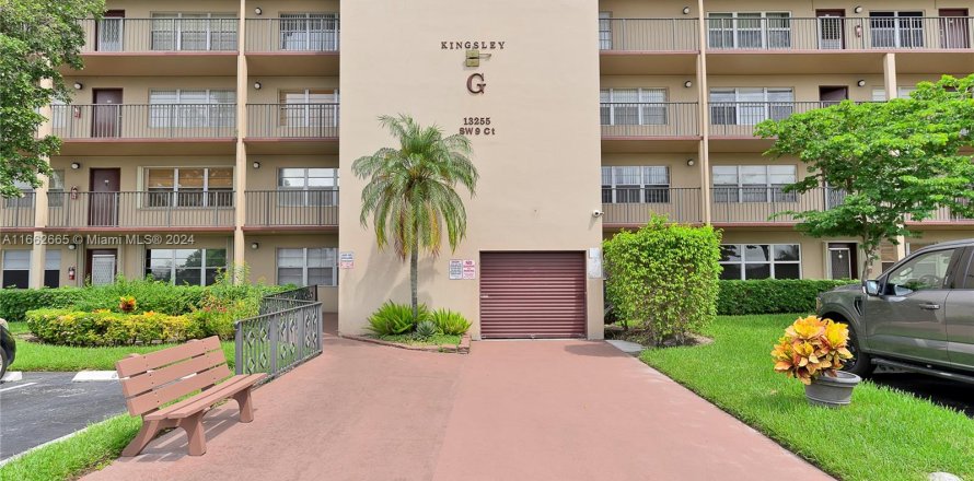 Condo in Pembroke Pines, Florida, 2 bedrooms  № 1375499