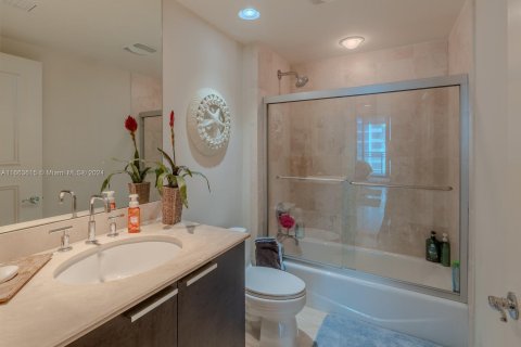 Condo in Hollywood, Florida, 3 bedrooms  № 1375771 - photo 19