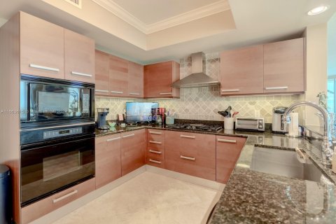 Condo in Hollywood, Florida, 3 bedrooms  № 1375771 - photo 8