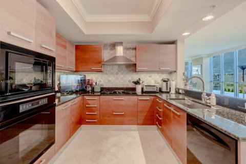 Condo in Hollywood, Florida, 3 bedrooms  № 1375771 - photo 9