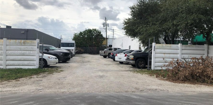 Commercial property in Hollywood, Florida № 438676