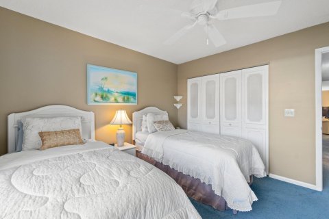 Condo in Hutchinson Island South, Florida, 2 bedrooms  № 909882 - photo 13