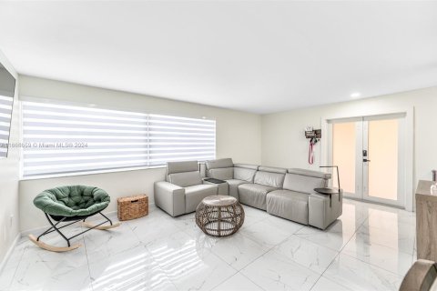 Casa en venta en Miami, Florida, 3 dormitorios, 180.23 m2 № 1386227 - foto 20