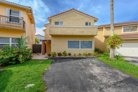 Villa ou maison à vendre à Miami, Floride: 3 chambres, 180.23 m2 № 1386227 - photo 1