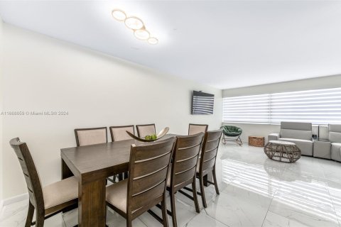 Casa en venta en Miami, Florida, 3 dormitorios, 180.23 m2 № 1386227 - foto 24