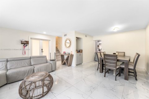 Casa en venta en Miami, Florida, 3 dormitorios, 180.23 m2 № 1386227 - foto 21