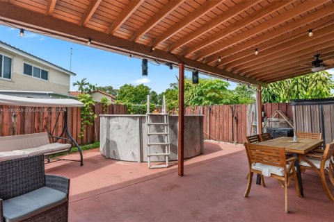 Casa en venta en Miami, Florida, 3 dormitorios, 180.23 m2 № 1386227 - foto 16