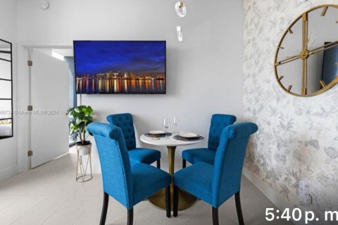 Condo in Miami, Florida, 1 bedroom  № 1386228 - photo 8