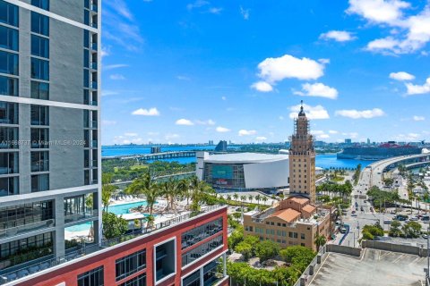 Condo in Miami, Florida, 1 bedroom  № 1386228 - photo 23