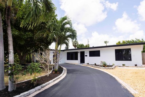 House in Wilton Manors, Florida 4 bedrooms, 159.98 sq.m. № 1174916 - photo 12