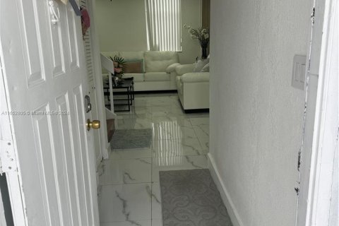 Adosado en venta en Homestead, Florida, 4 dormitorios, 132.2 m2 № 1348348 - foto 1